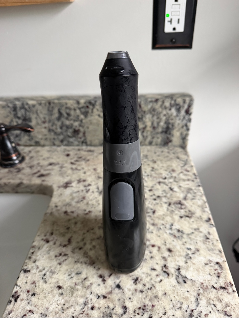 Burst Water Pick Used Twice. Comes with new pick and charging plug